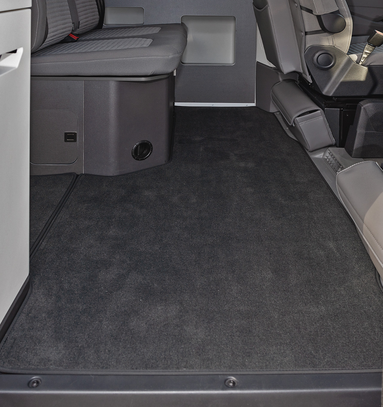 2-częściowy dywan welurowy VW Grand California 600 Titanium Black