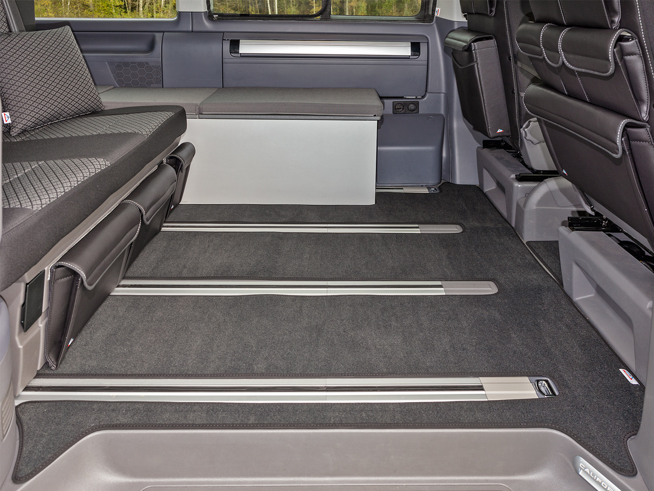 Dywan welurowy Titanium Black VW T5 T6 T6.1 California Beach