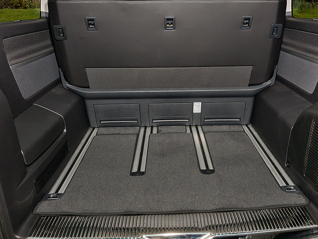 Dywan welurowy bagażnika VW T5 T6 T6.1 Multivan California Beach Titanium Black