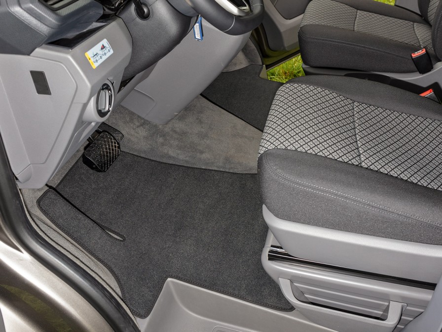 Jednoczęściowy dywan VW T5 T6 T6.1 między fotelami California Team